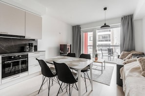 Interior - Modern studio with own glazed balcony for 3 people (Tampere)