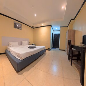 Double Room, City View | In-room safe, free WiFi - Stay 94 Patong (Patong)