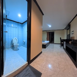 خزنة داخل الغرفة وواي فاي مجانًا