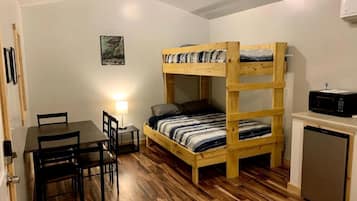 1 habitación, escritorio, wifi y ropa de cama