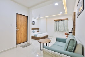 Deluxe Room | Free WiFi - Hotel SR Radhey (Mangrol)