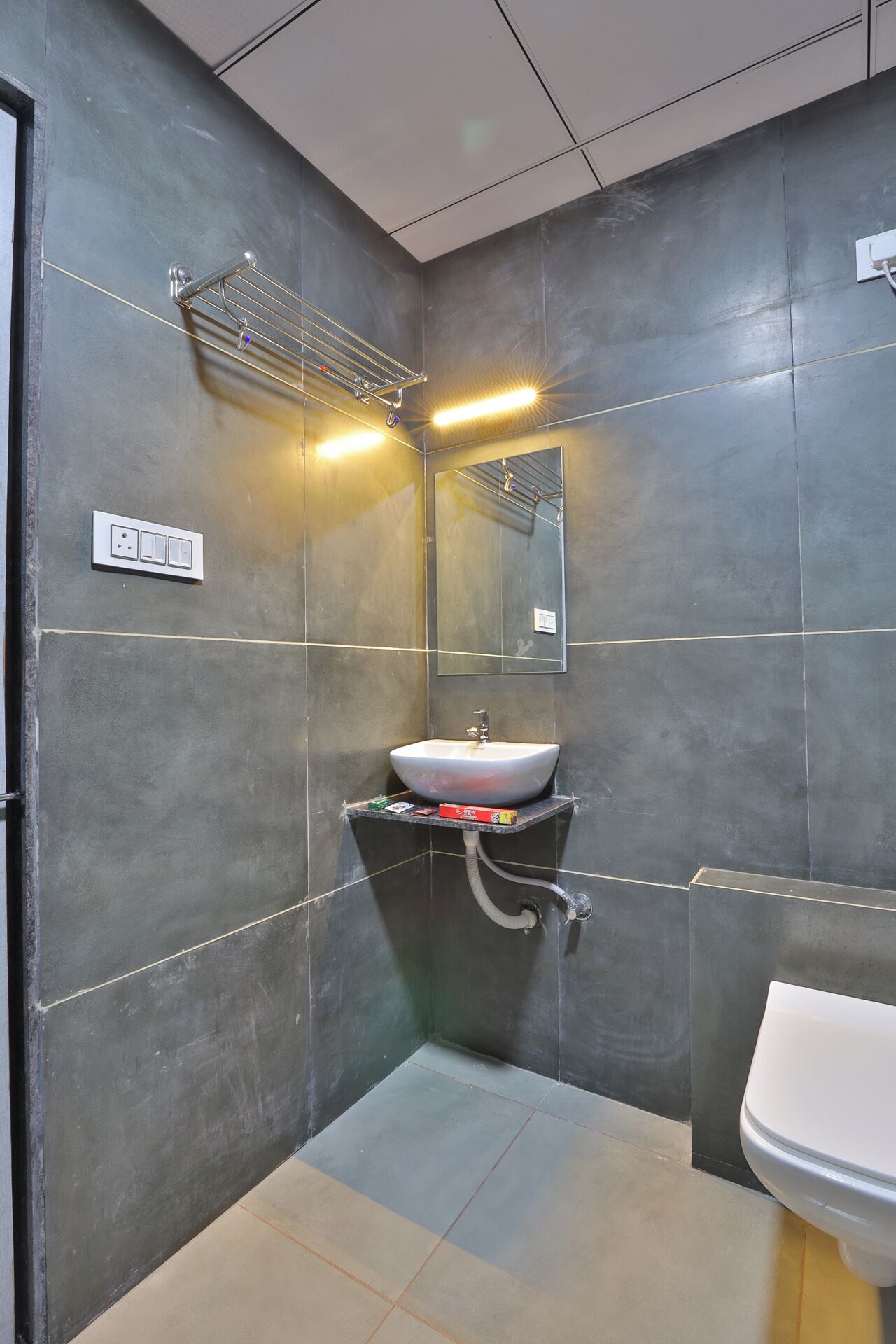 Studio | Bathroom