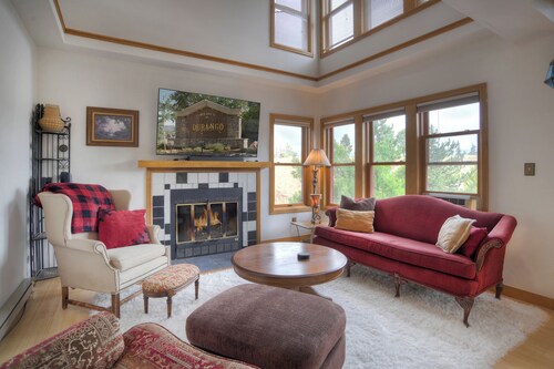 New Listing! The Eagle's Nest (#14) - By FLC, Town, Trail, Golf - Pool&HotTub