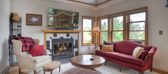 New Listing! The Eagle's Nest (#14) - By FLC, Town, Trail, Golf - Pool&HotTub