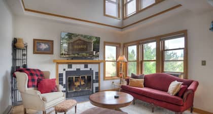 New Listing! The Eagle's Nest (#14) - By FLC, Town, Trail, Golf - Pool&HotTub