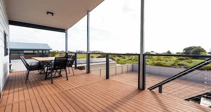 Helios Heights - Modern 2 storey, Off Peak Special available