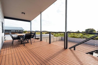 Helios Heights - Modern 2 storey, Off Peak Special available