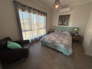 3 bedrooms, iron/ironing board, free WiFi