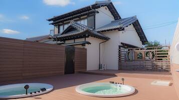 Bain à remous extérieur