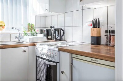 Greater Manchester | Cosy Home | Sleeps 4