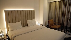 Habitación individual Confort | Caja de seguridad en la habitación y tabla de planchar con plancha 