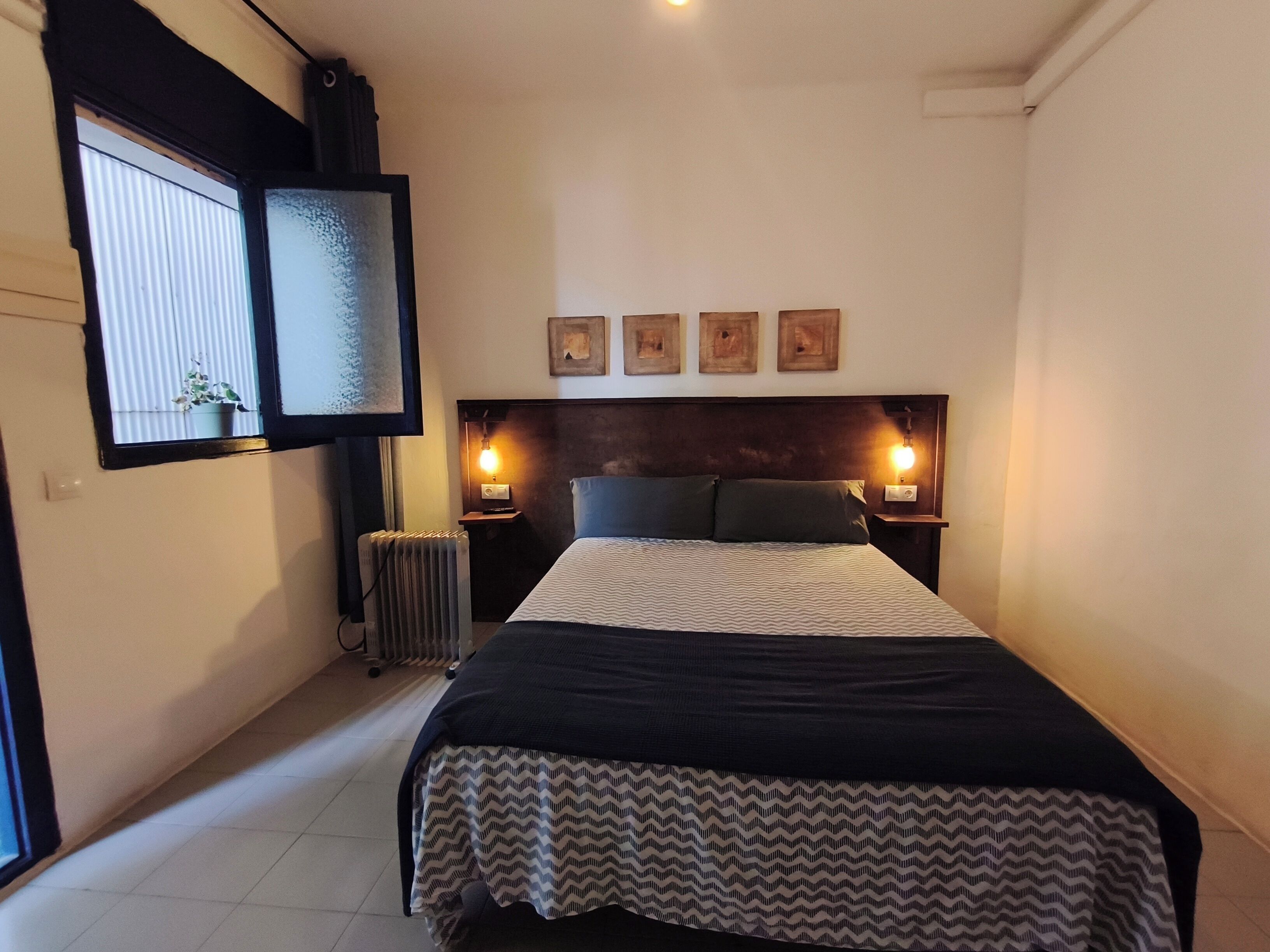 Basic Double Room | Free WiFi, bed sheets