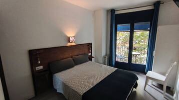 Basic-Doppelzimmer, Balkon, Stadtblick | Kostenloses WLAN