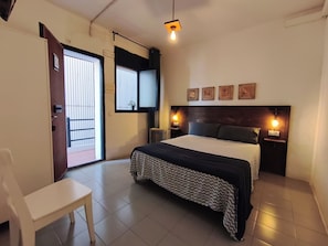 Kahden hengen perushuone | Ilmainen Wi-Fi, vuodevaatteet