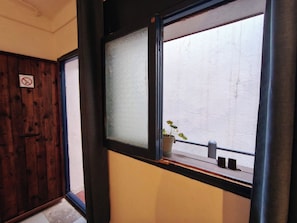 Quarto básico | Wi-Fi de cortesia, roupa de cama