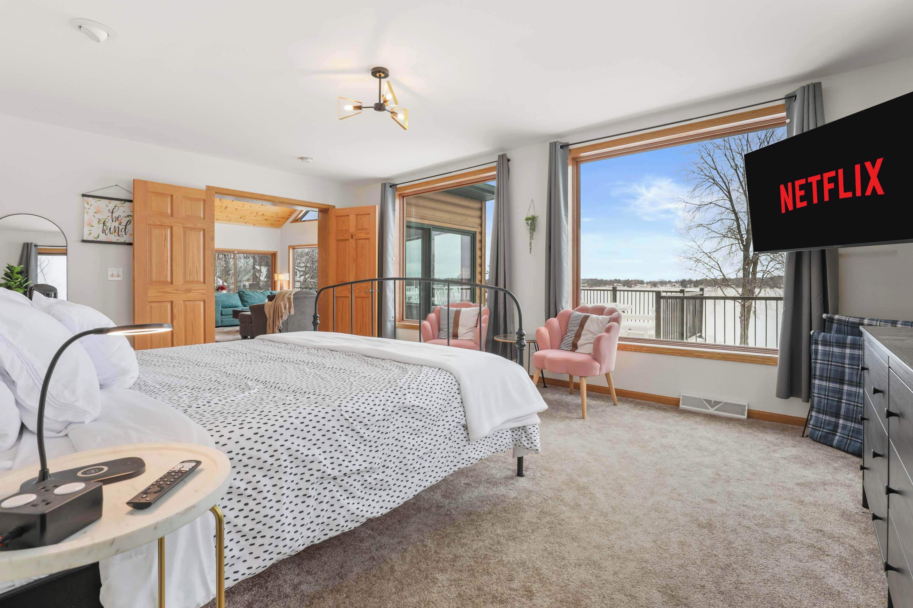 7 bedrooms, desk, iron/ironing board, travel crib