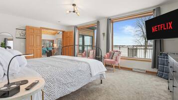 7 bedrooms, desk, iron/ironing board, travel crib