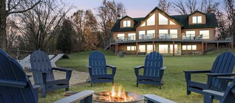 Waterfront - Hot Tub - 10min to DT - Game Room