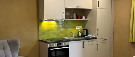 Frigorifero, forno, piano cottura, lavastoviglie