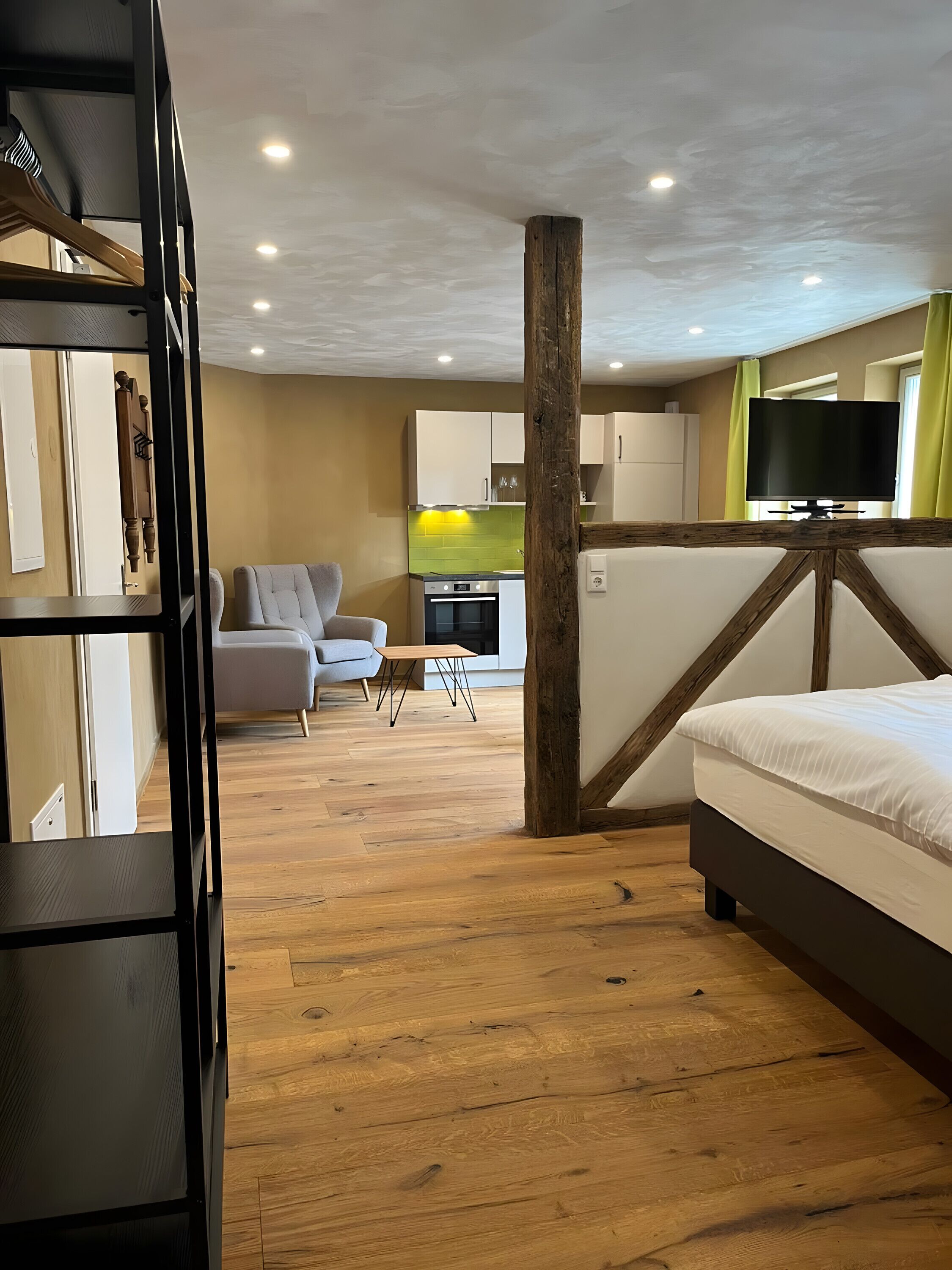 WiFi, bed sheets, wheelchair access