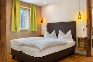 Desk, WiFi, bed sheets, wheelchair access - No.3 Studio "BioBausewein" with Wi-Fi (Iphofen)