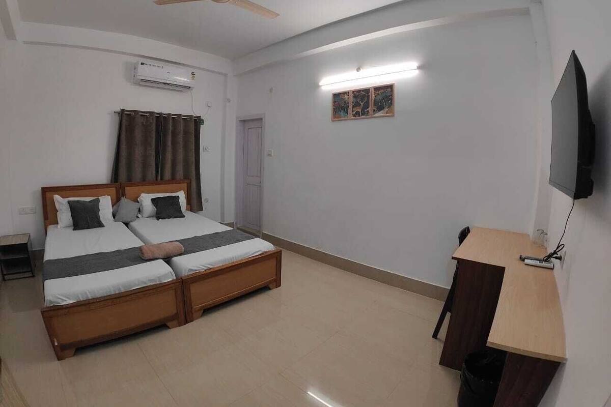 Standard Twin Room | Desk, free WiFi