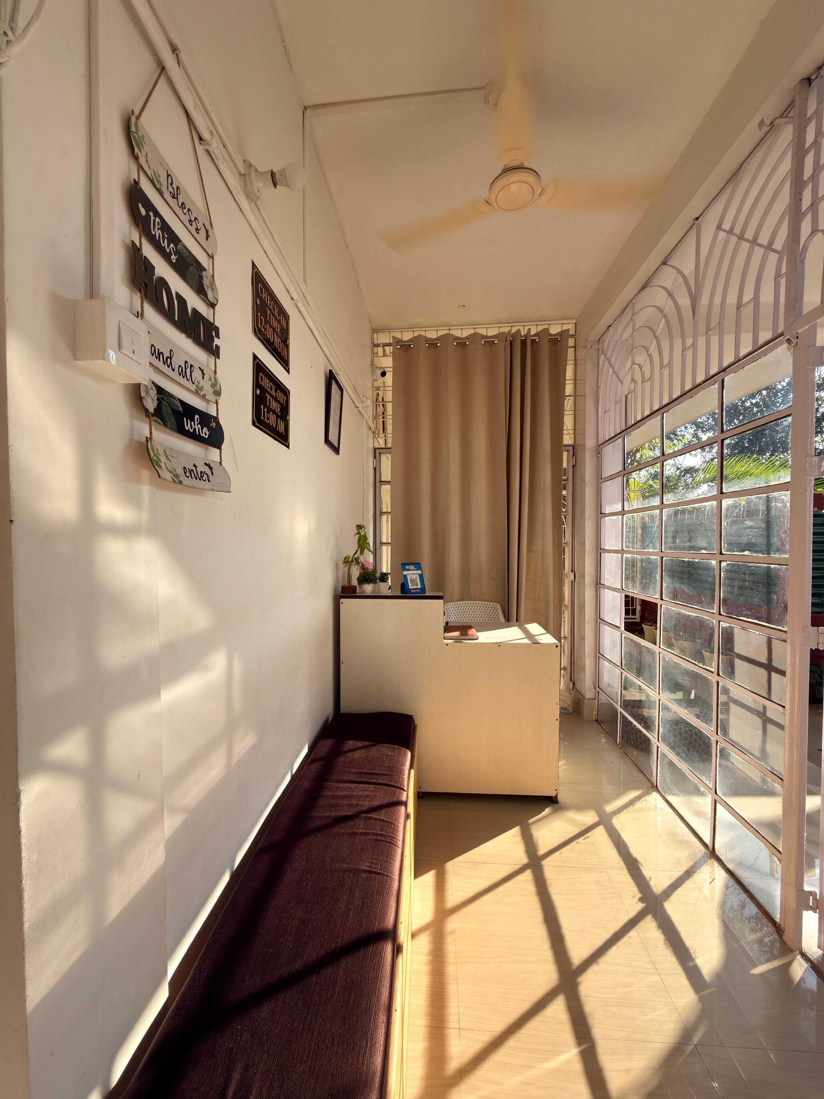 ฝ่ายต้อนรับ