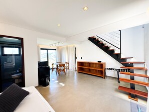 Interior - Loft in the Mantiqueira house. (Gonçalves)