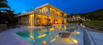 Ultra-Modern 6-Bedroom in GolfCourse PH6