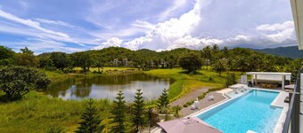 Ultra-Modern 6-Bedroom in GolfCourse PH6