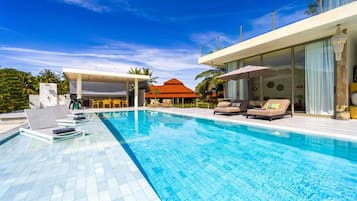 Outdoor pool, pool loungers