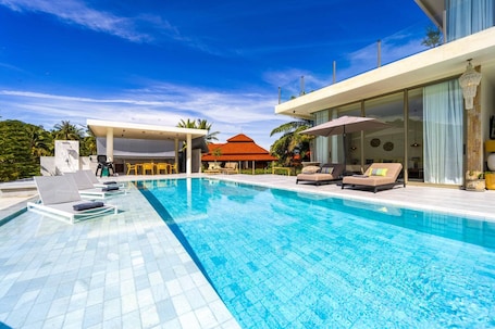 Outdoor pool, sun loungers