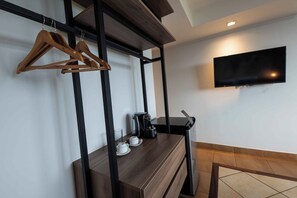 Deluxe-huone | Vaatekaappi