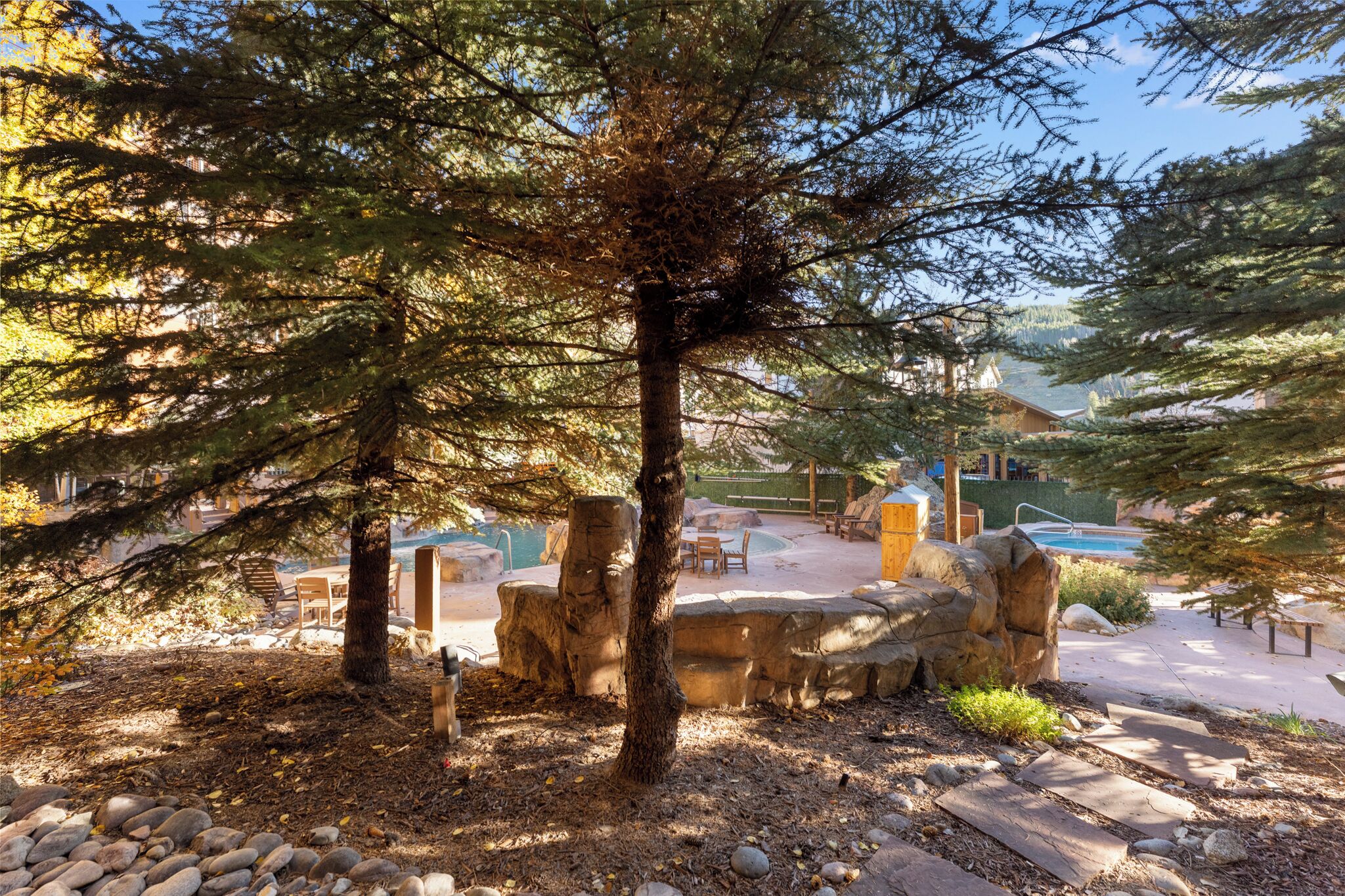 المنطقة المحيطة بالمنشأة