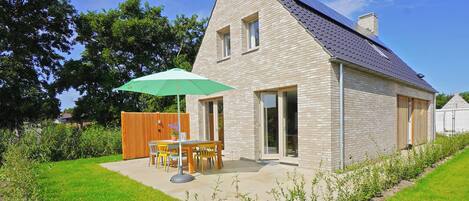 تناول الطعام بالخارج