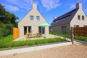 Outdoor dining - Modern vakantiehuis aan de kust! (Callantsoog)