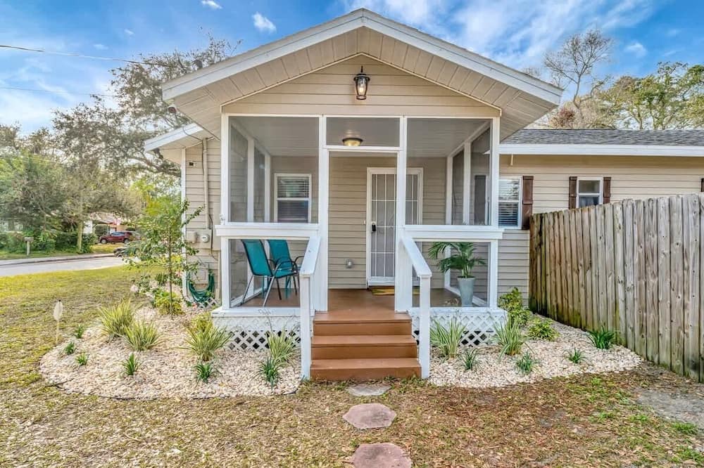 Family Pet Friendly Getaway With Porch Fire Pit Yard