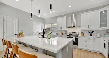 4br3ba Modern Sleeps 10 8 Minutes to Raymond James