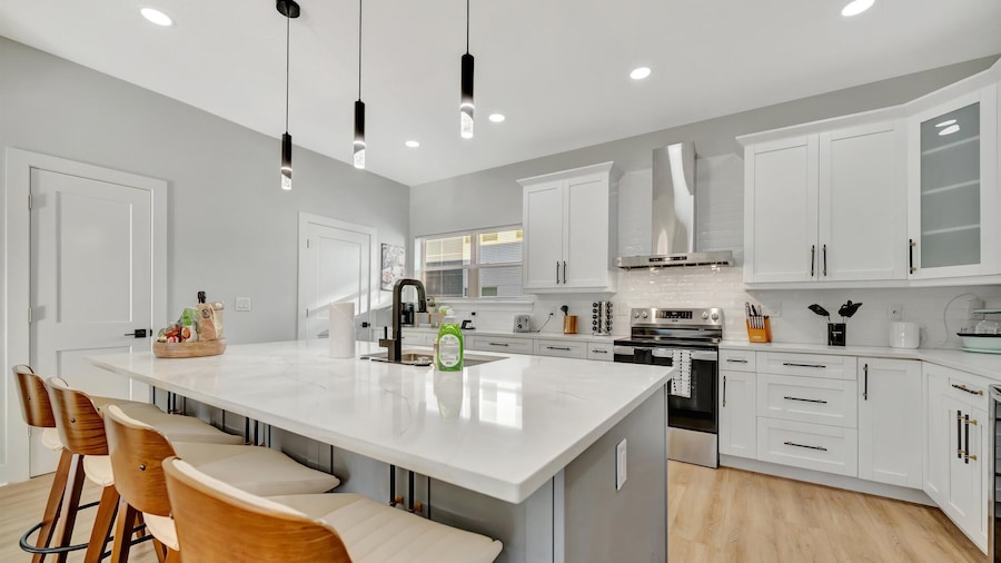 4br3ba Modern Sleeps 10 8 Minutes to Raymond James