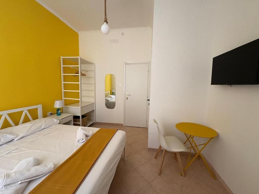 Bureau, rideaux occultants, chambres insonorisées