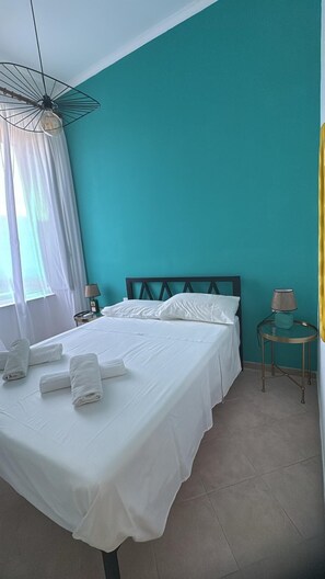Standard Room | Desk, blackout curtains, soundproofing, iron/ironing board - B&B Napoli Tonic (Naples)