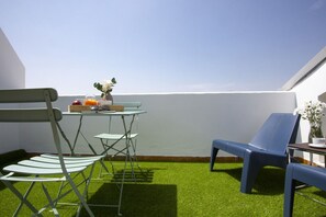 Outdoor dining - La Pergola 6J - Interior Penthouse with Terrace (Castellón)