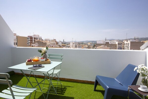 Outdoor dining - Duplex penthouse with sunny terrace (Castellón)