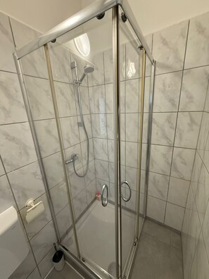 Basic-Apartment | Badezimmer