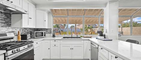 House | 4 bedrooms, Internet