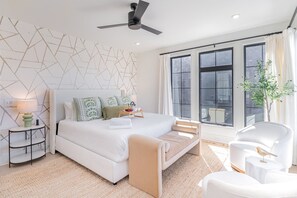 4 habitaciones, tabla de planchar con plancha y cuna de viaje 