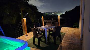 House, 5 Bedrooms, Smoking, Private Pool | Outdoor dining