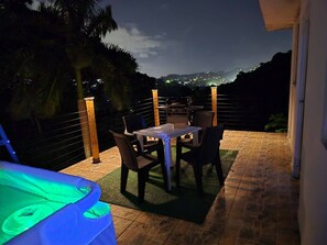 Casa, 5 habitaciones, para fumadores, alberca privada | Restaurante al aire libre