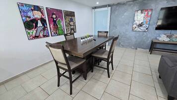 House, 5 Bedrooms, Smoking, Private Pool | Dining room