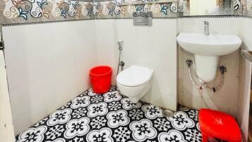 Toallas, jabón, shampoo, papel higiénico